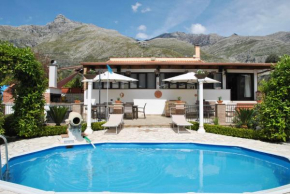 Villa Giselda con piscina e vasca idromassaggio Latina